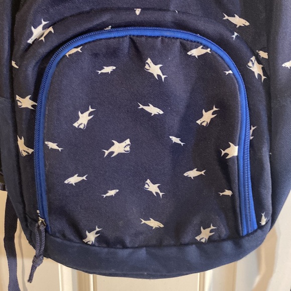 Shark backpack - Picture 2 of 10